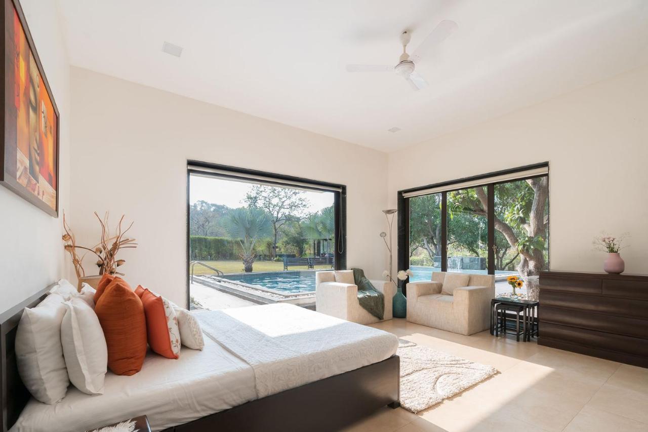 The Leaf By Stayvista - An Enchanting Escape Offering A Pool, Terrace, Lush Lawn, Contemporary Interiors, And Indoor Games Alībāg Eksteriør bilde