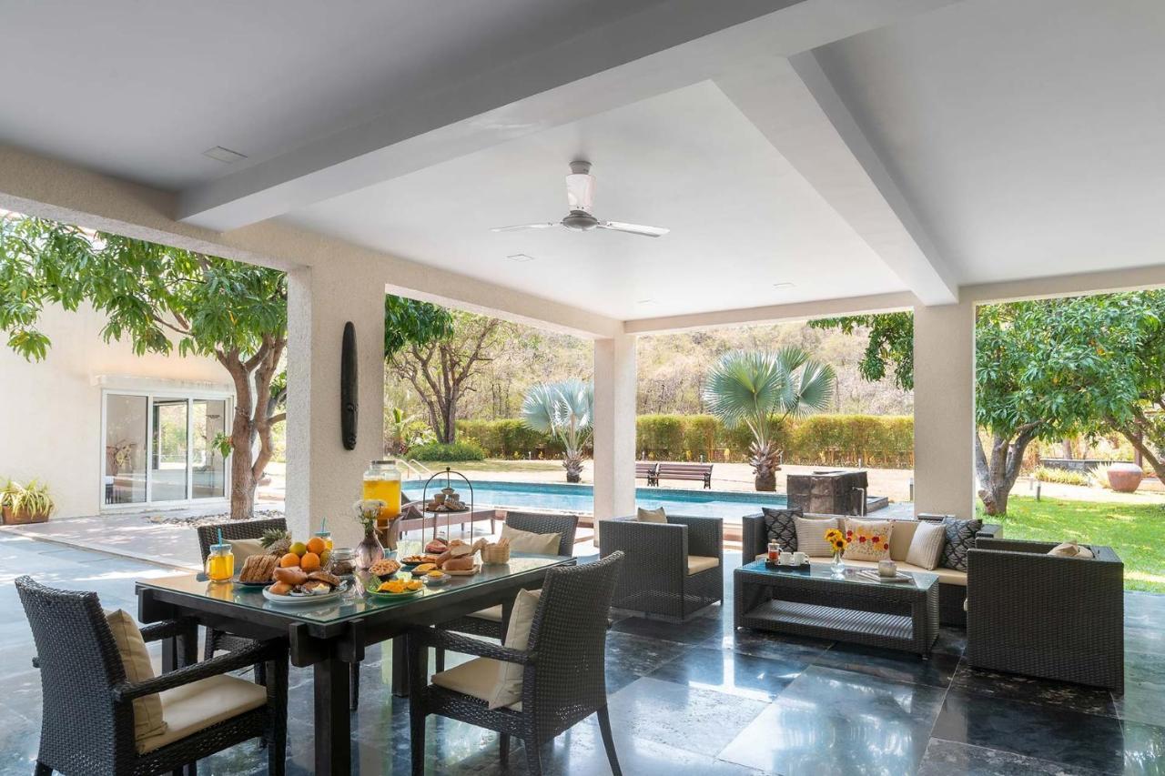 The Leaf By Stayvista - An Enchanting Escape Offering A Pool, Terrace, Lush Lawn, Contemporary Interiors, And Indoor Games Alībāg Eksteriør bilde