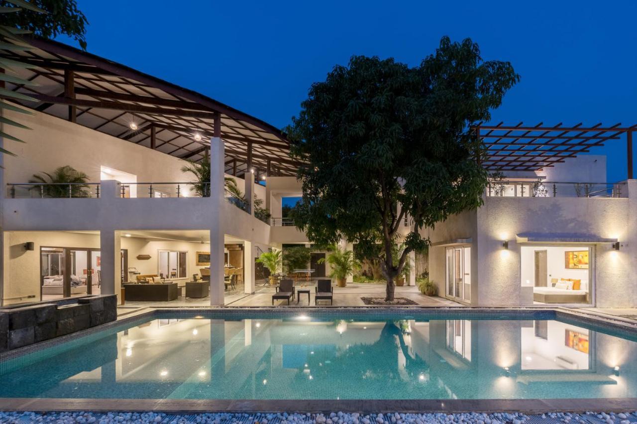 The Leaf By Stayvista - An Enchanting Escape Offering A Pool, Terrace, Lush Lawn, Contemporary Interiors, And Indoor Games Alībāg Eksteriør bilde