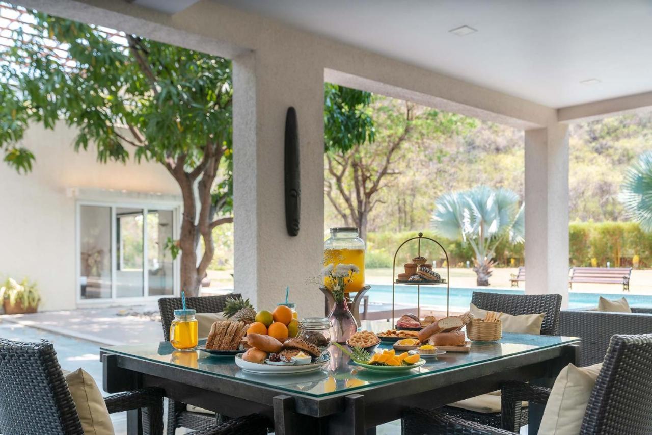 The Leaf By Stayvista - An Enchanting Escape Offering A Pool, Terrace, Lush Lawn, Contemporary Interiors, And Indoor Games Alībāg Eksteriør bilde