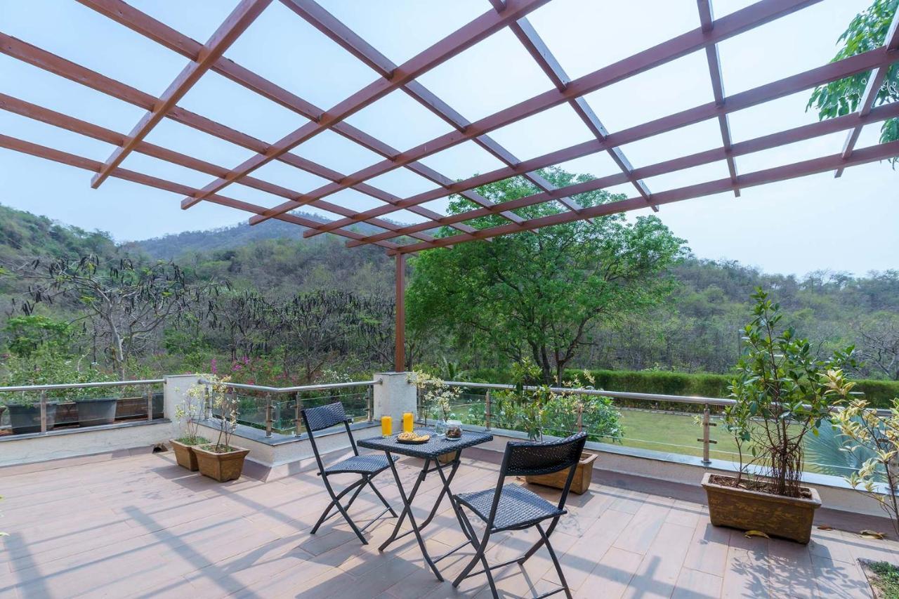 The Leaf By Stayvista - An Enchanting Escape Offering A Pool, Terrace, Lush Lawn, Contemporary Interiors, And Indoor Games Alībāg Eksteriør bilde