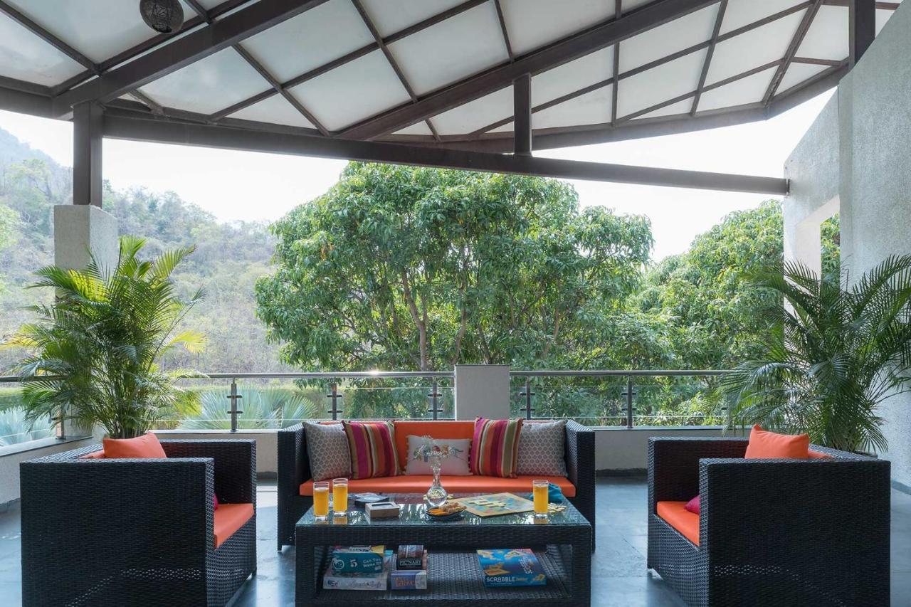 The Leaf By Stayvista - An Enchanting Escape Offering A Pool, Terrace, Lush Lawn, Contemporary Interiors, And Indoor Games Alībāg Eksteriør bilde