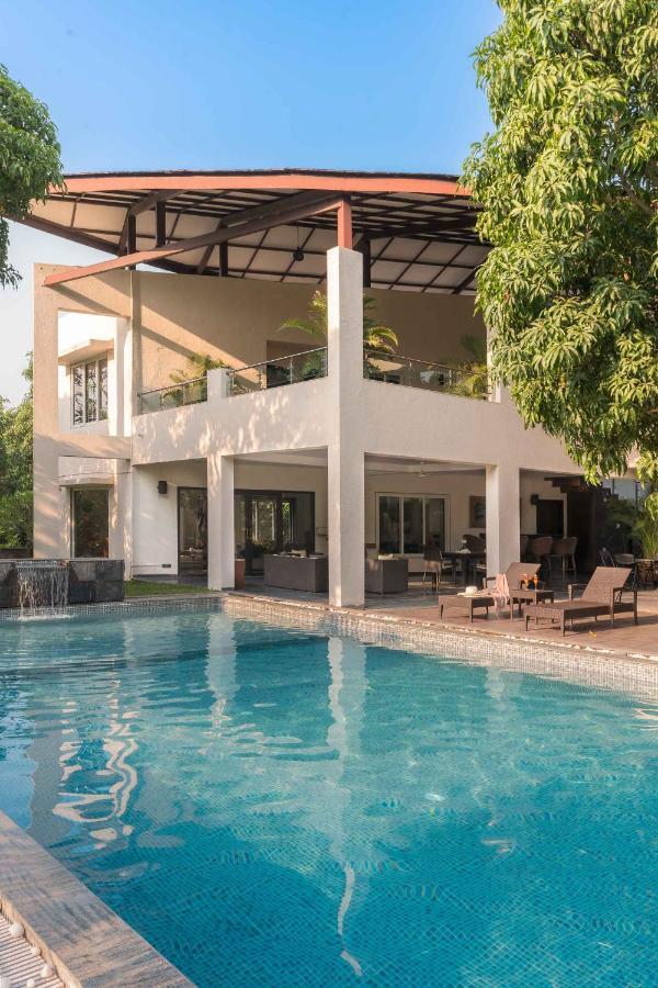 The Leaf By Stayvista - An Enchanting Escape Offering A Pool, Terrace, Lush Lawn, Contemporary Interiors, And Indoor Games Alībāg Eksteriør bilde